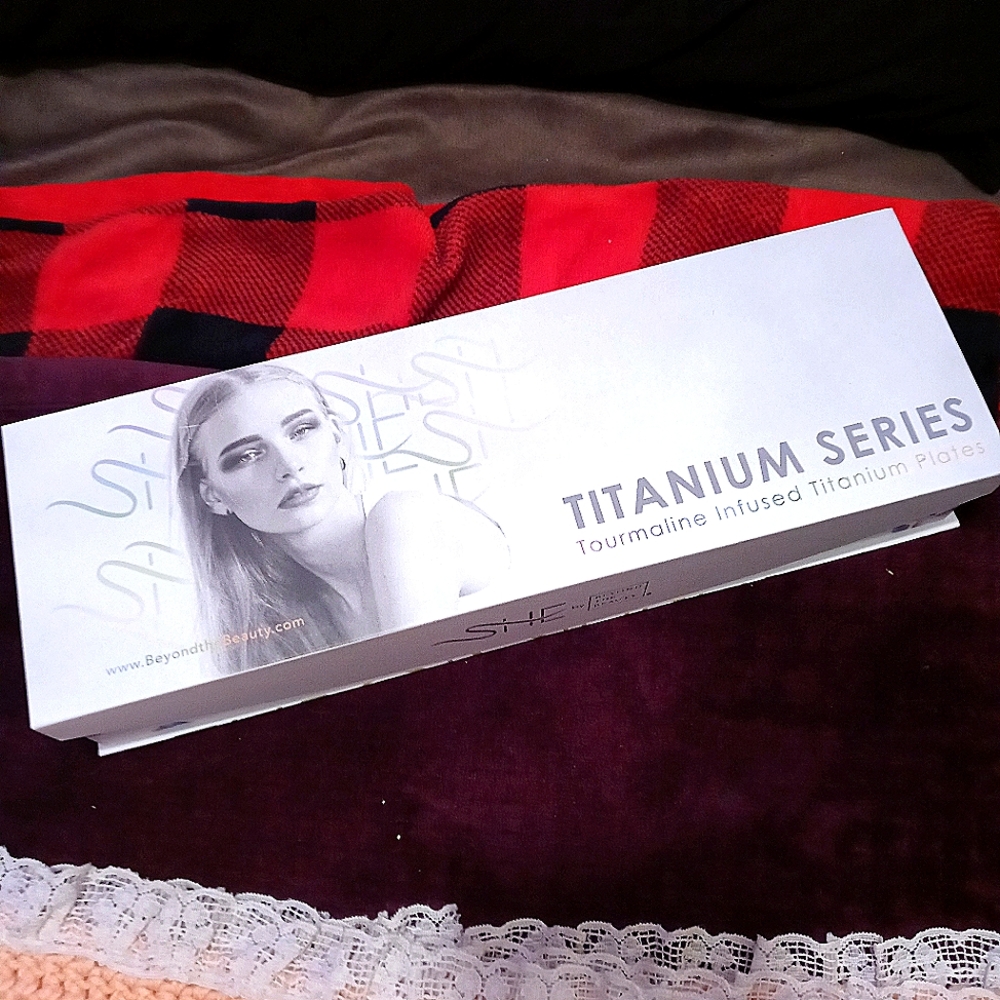 BEYOND THE BEAUTY Unicorn Titanium Series Straightener NIB MSRP $459